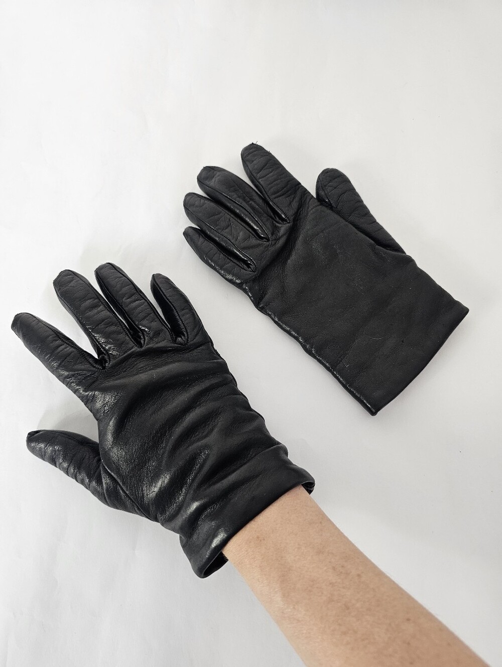 Bloomingdale's Classic Black Leather Gloves With Cashmere Lining Size 7 Timeless